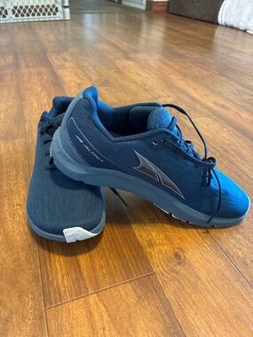 Altra Paradigm New without box, women's size 10